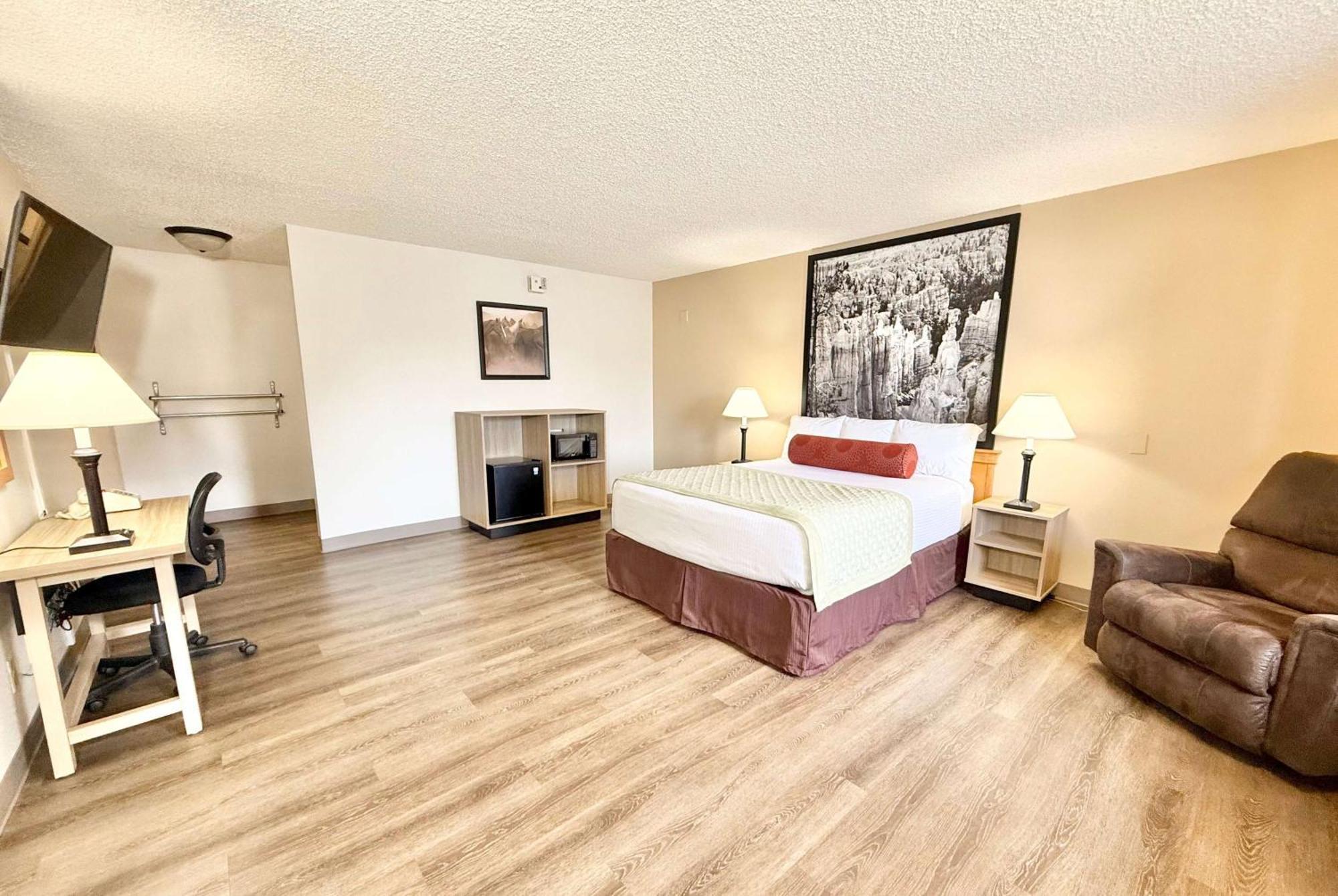 Super 8 By Wyndham Salina/Scenic Hills Area Hotell Exteriör bild