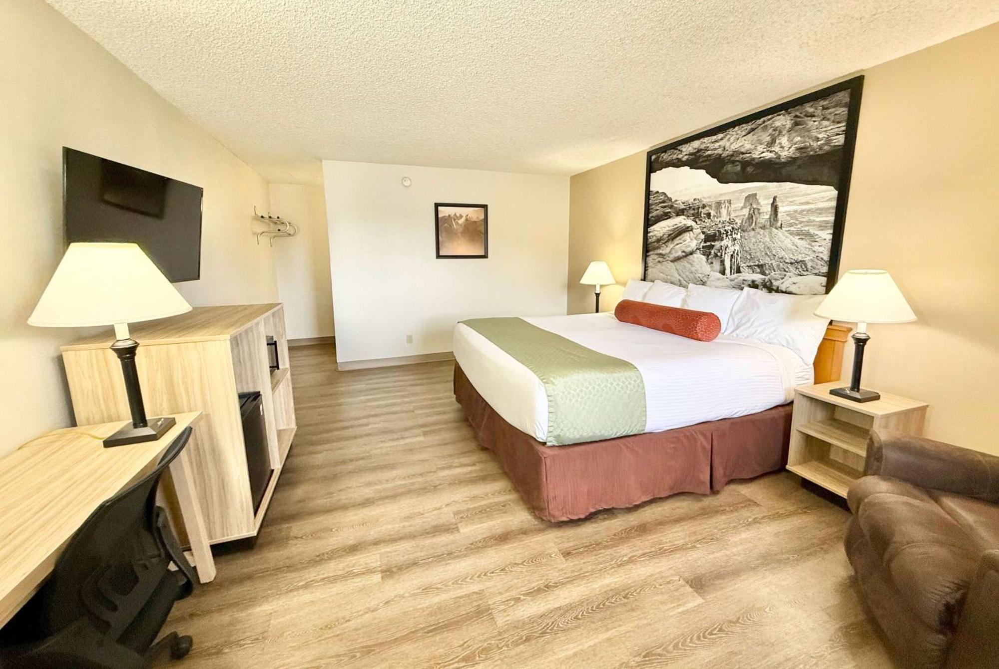 Super 8 By Wyndham Salina/Scenic Hills Area Hotell Exteriör bild